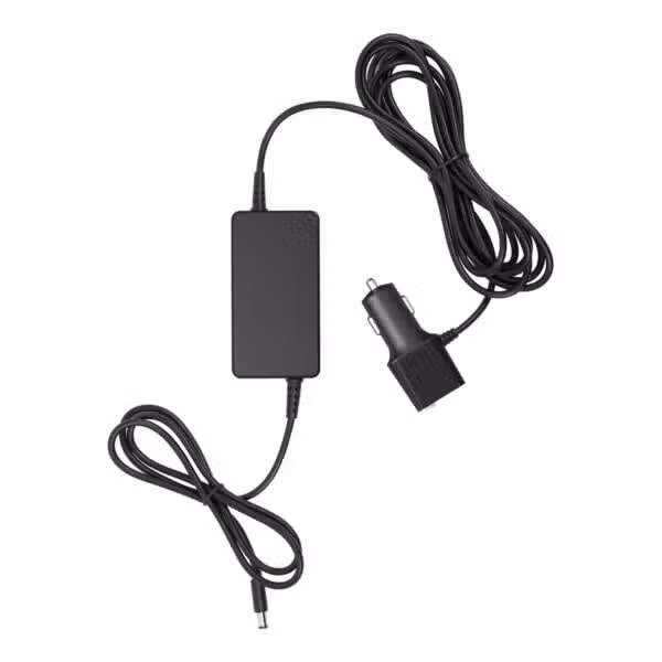 Fuente vehicular DC/DC weBoost 850020 con cables y enchufe CLA sobre fondo blanco