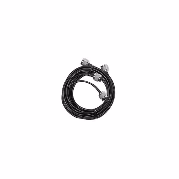 Cable coaxial con conectores N macho a N macho incluido en WilsonPro IoT MIMO 2×2 462079, sobre fondo blanco.