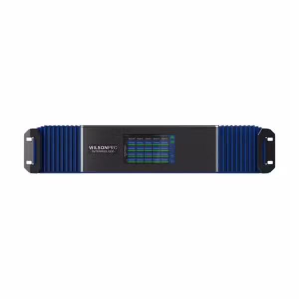 Vista frontal del amplificador rack-mount WilsonPro Enterprise 4330R incluido en el kit 463075 sobre fondo blanco