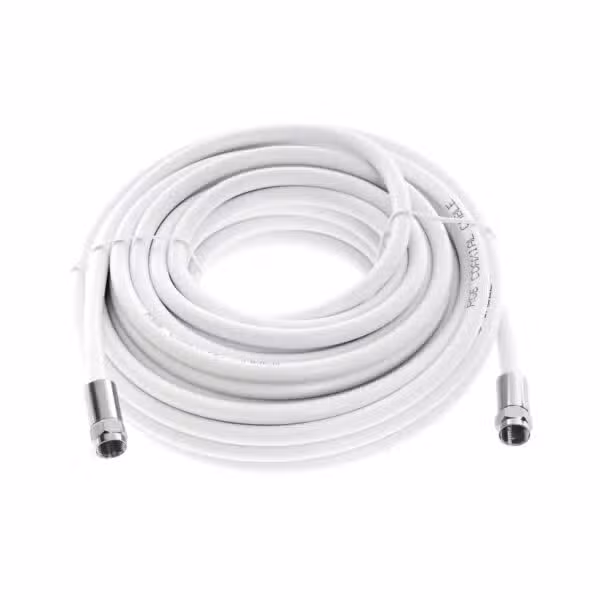Cable coaxial blanco incluido en el sistema weBoost Destination RV, disposición sobre fondo blanco