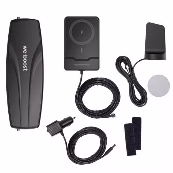 Kit weBoost Dash 471082 completo: amplificador celular, cargador inalámbrico magnético Qi2, antena exterior, disco adhesivo, cargador para vehículo y accesorios, centrados sobre fondo blanco.