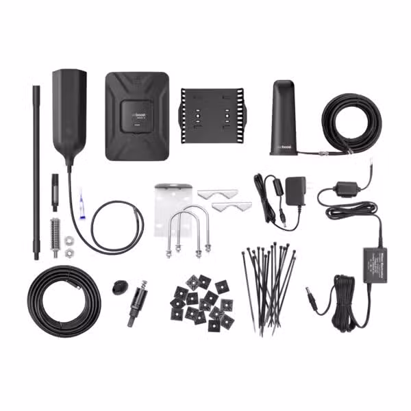 Componentes incluidos del kit weBoost Drive X RV 471410 organizados sobre fondo blanco